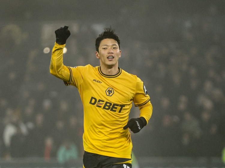 talkSPORT:狼隊不愿放拉爾森&黃喜燦 接近簽赫羅納中衛克雷吉奇