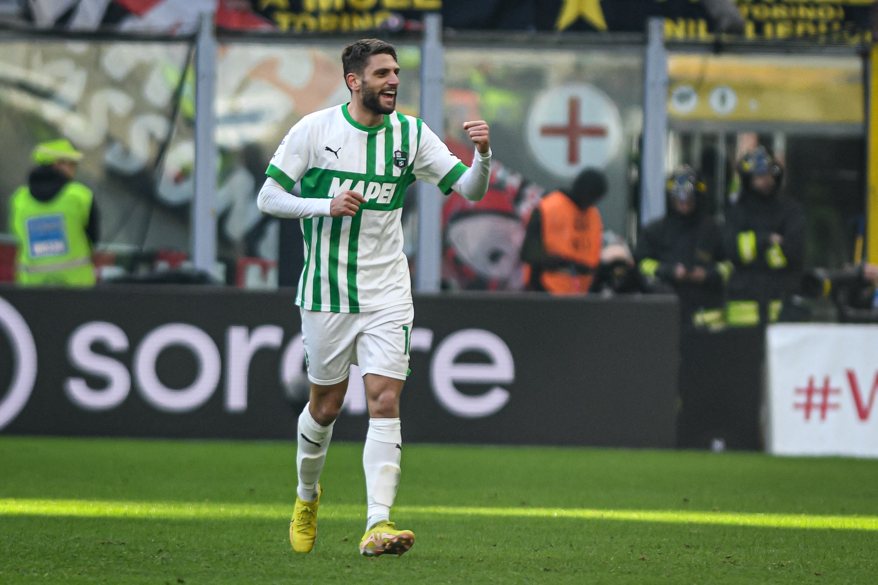 貝拉爾迪代表薩索洛16次出戰(zhàn)國(guó)米共進(jìn)8球，其中四次在客場(chǎng)破門