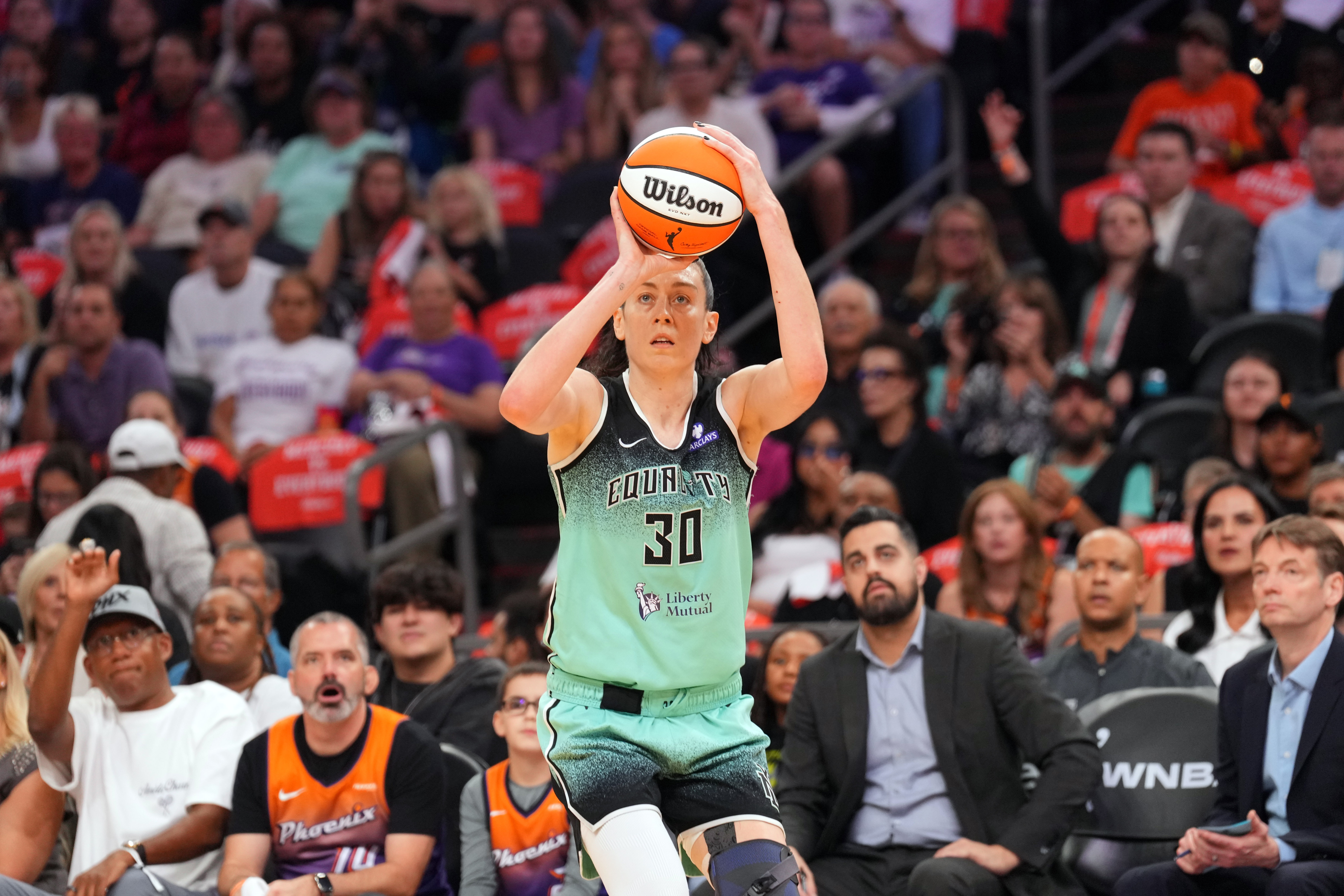 媒體人：自由人過于依賴斯圖爾特 把五個人的比賽變成了個人單打