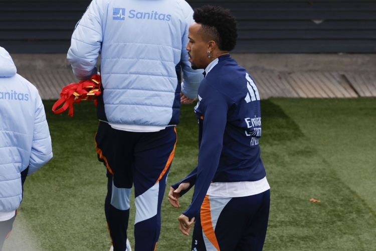 記者：皇馬對米利唐恢復情況非常滿意 門迪單獨進行有球訓練