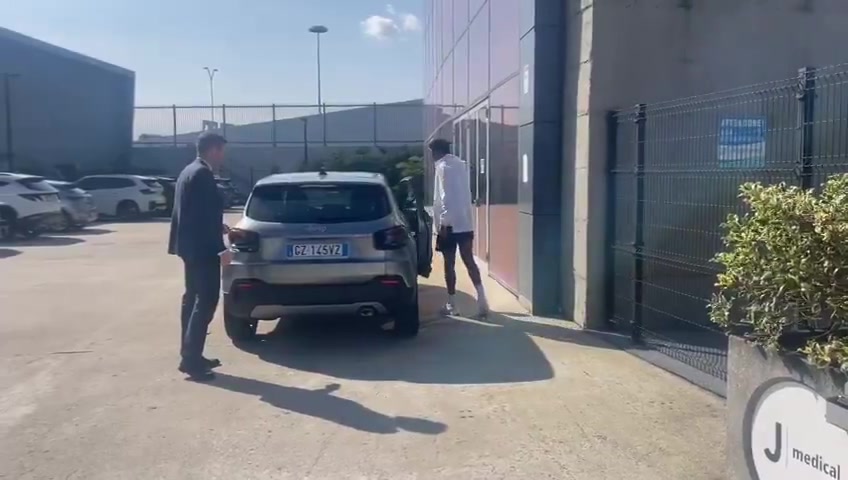 迪馬濟奧：尤文圖斯后衛卡巴爾抵達醫療中心接受檢查，以確定傷情