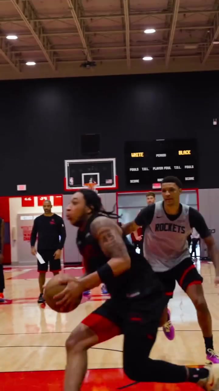 火箭訓練營花絮：杜蘭特持球單打翻身后仰 申京亞當斯肆虐內線