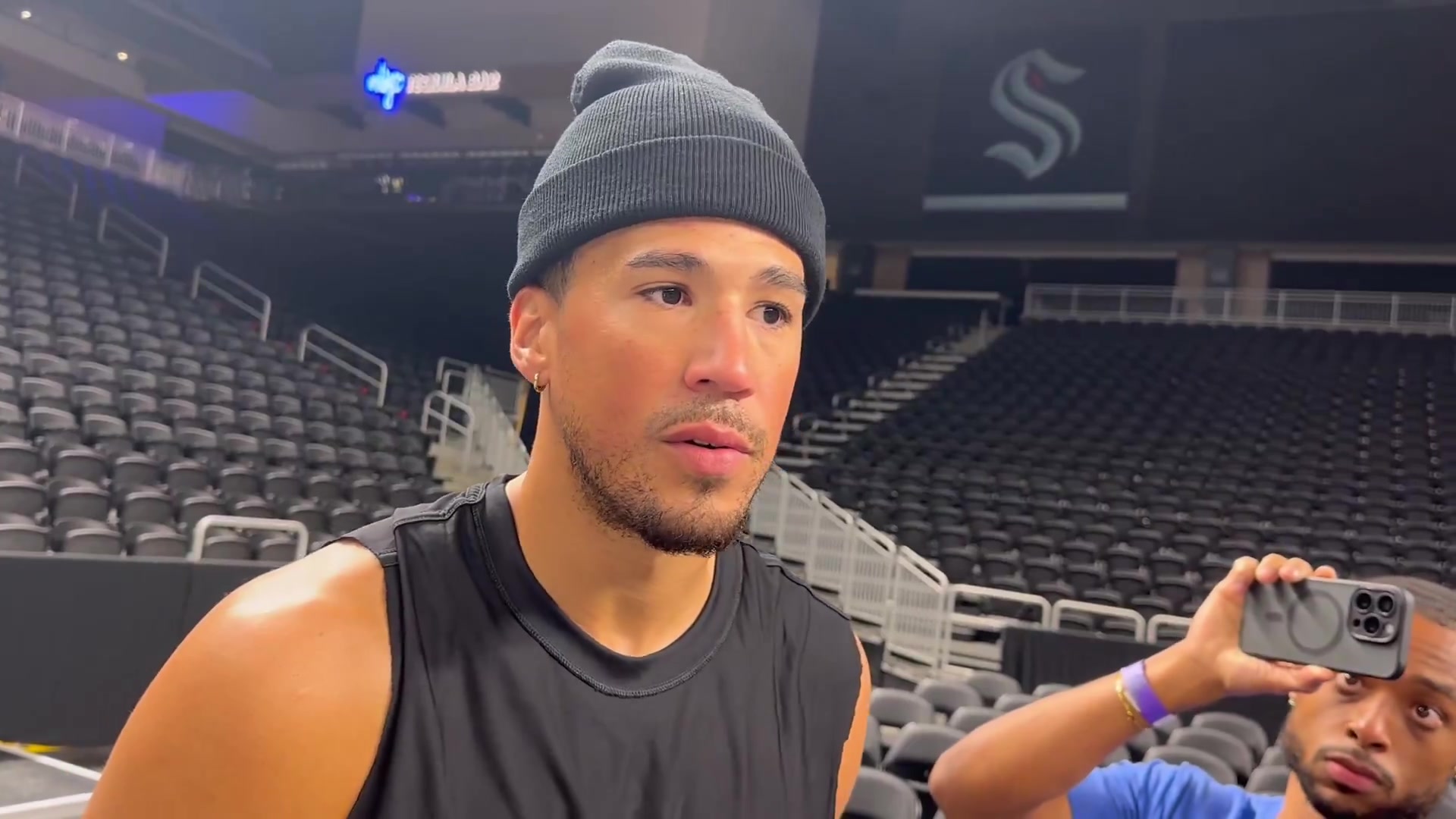 前隊友艾頓新賽季能為湖人帶來什么？布克：我們只能拭目以待了