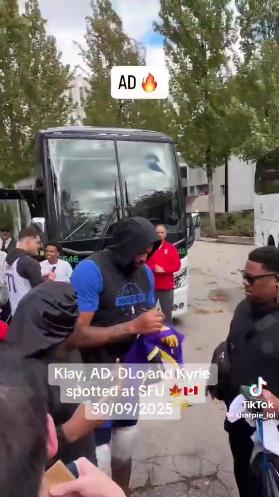 愛過！戴維斯瞧見湖人球衣后特地停下簽名 球迷瘋狂吶喊