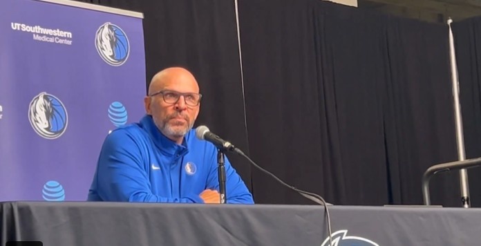 基德：拉塞爾傳球很棒防守端相當亮眼 這場表現真的非常出色