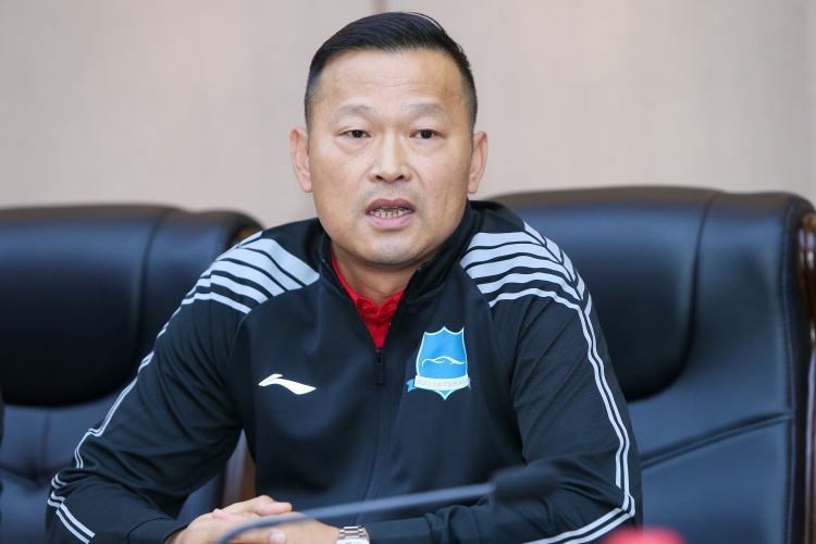 武漢女足主帥：五線作戰(zhàn)容易出現(xiàn)傷病 奧克蘭聯(lián)身體硬朗侵略性強(qiáng)