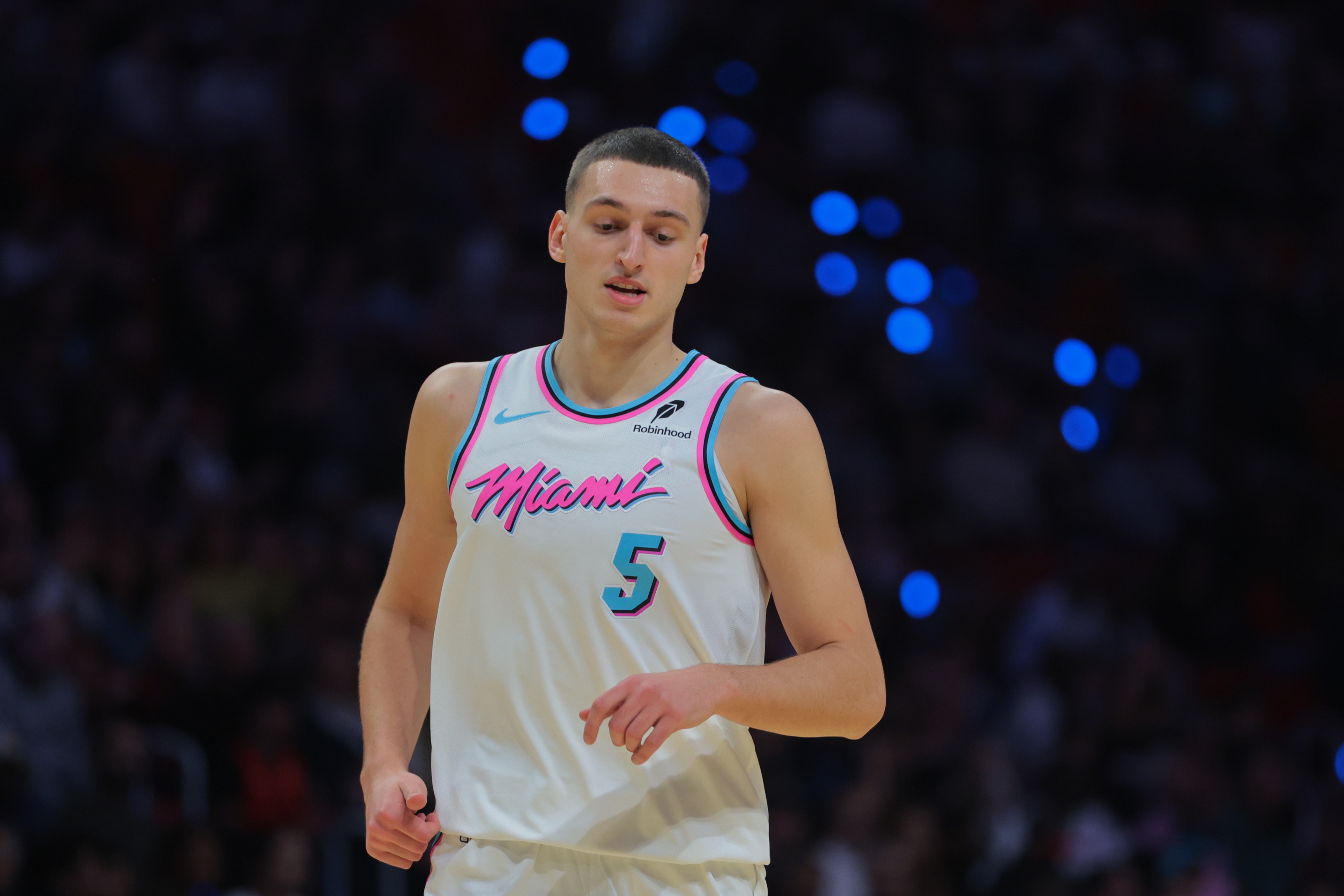 斯波：希望看到約維奇更早地傳球 也想他帶著侵略性沖擊禁區