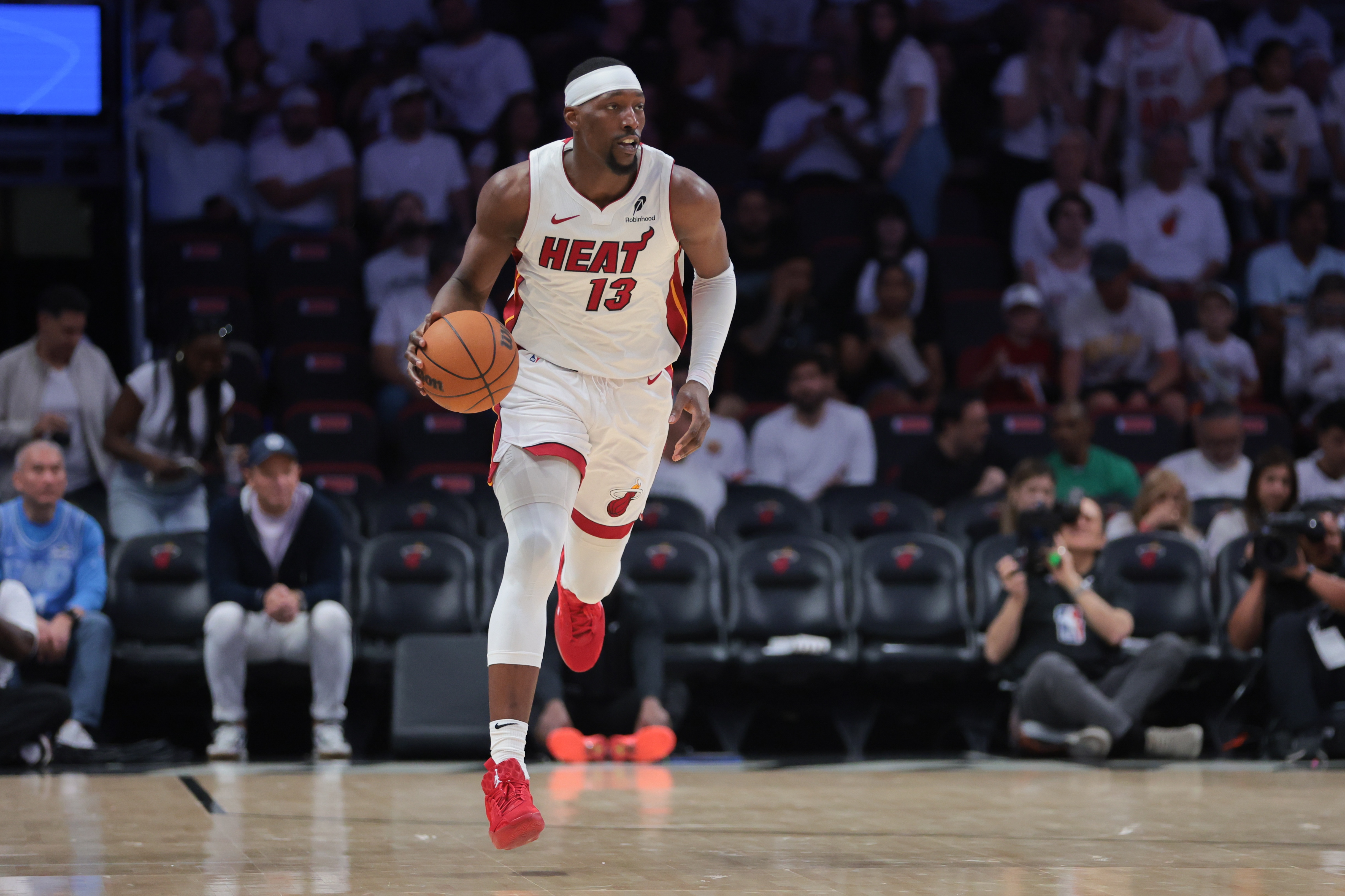 阿德巴約談全新進攻體系：節奏非常快 每個人參與把球運轉起來