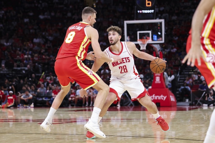 申京：我感覺自己更壯了持球時速度更快了 無球還在繼續適應提升