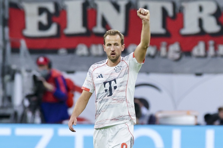 記者：未來凱恩想回英超再踢兩年，我認(rèn)為曼聯(lián)會(huì)采取行動(dòng)