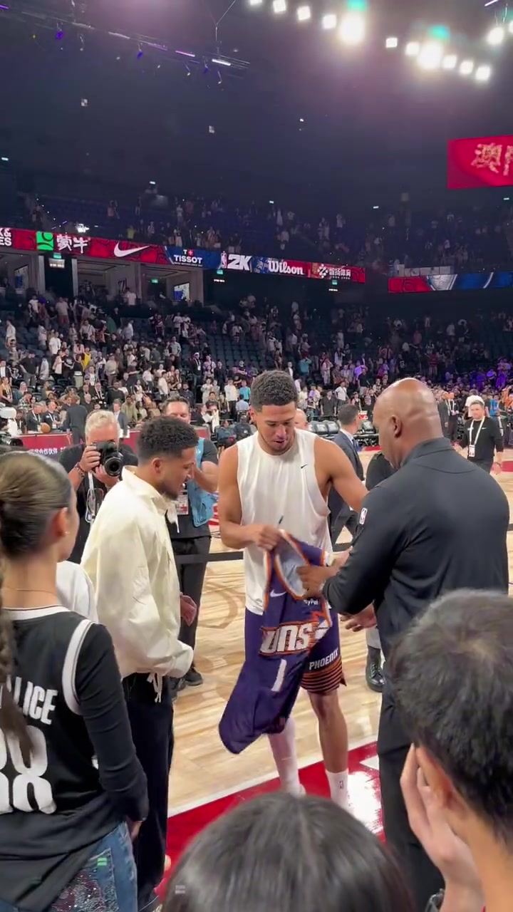 歷史性會面！中國布克與布克本尊見面視頻 布克微博轉發該動態！